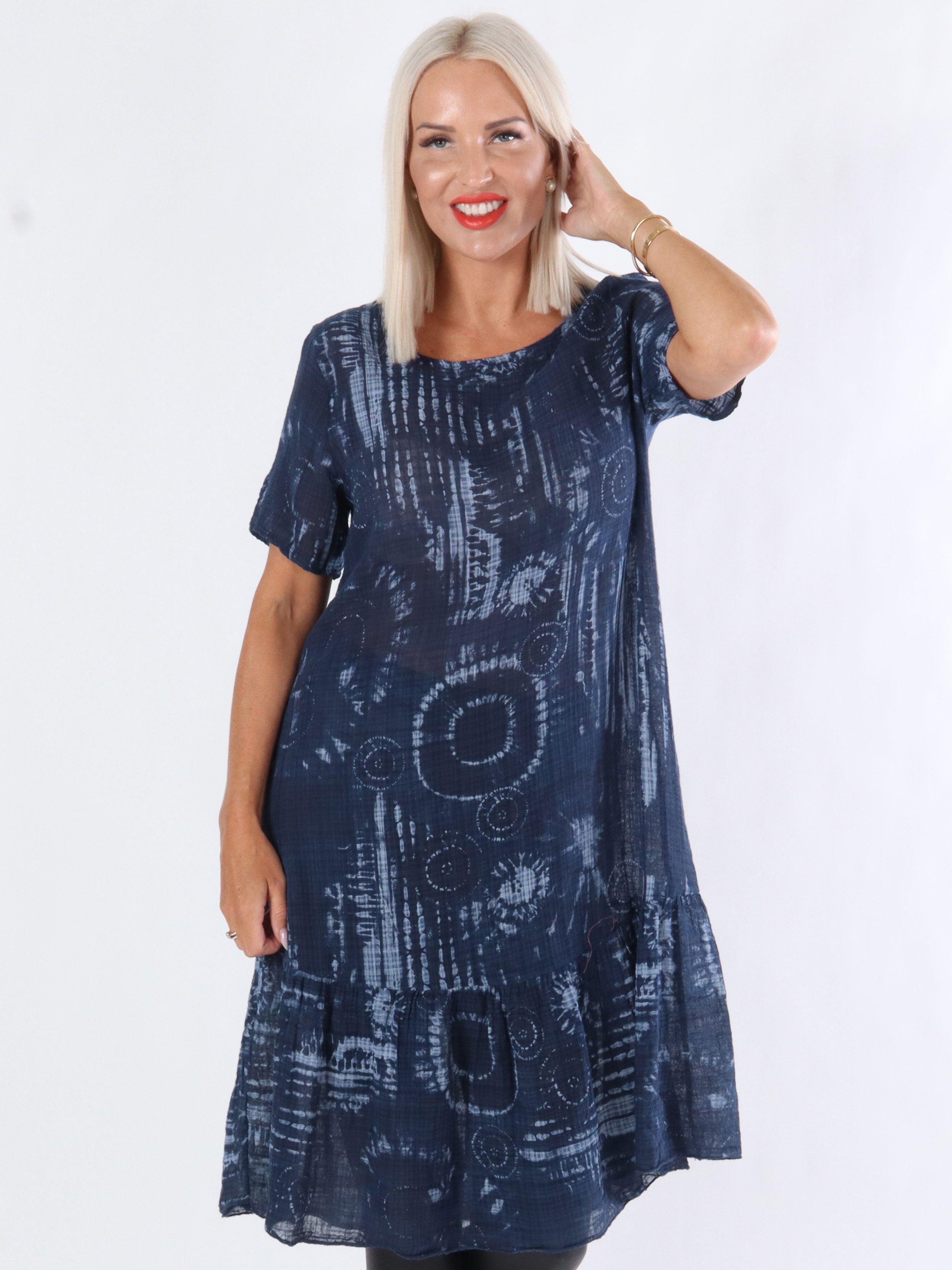 Aia - Lang kjole med lille flæsekant i bunden